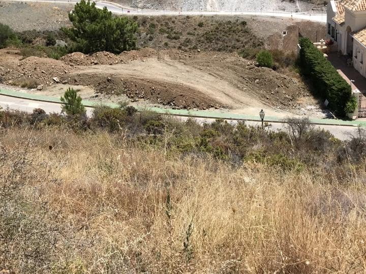 Building Plot for sale in Benahavis - € 460,000 (Ref: 9553589)