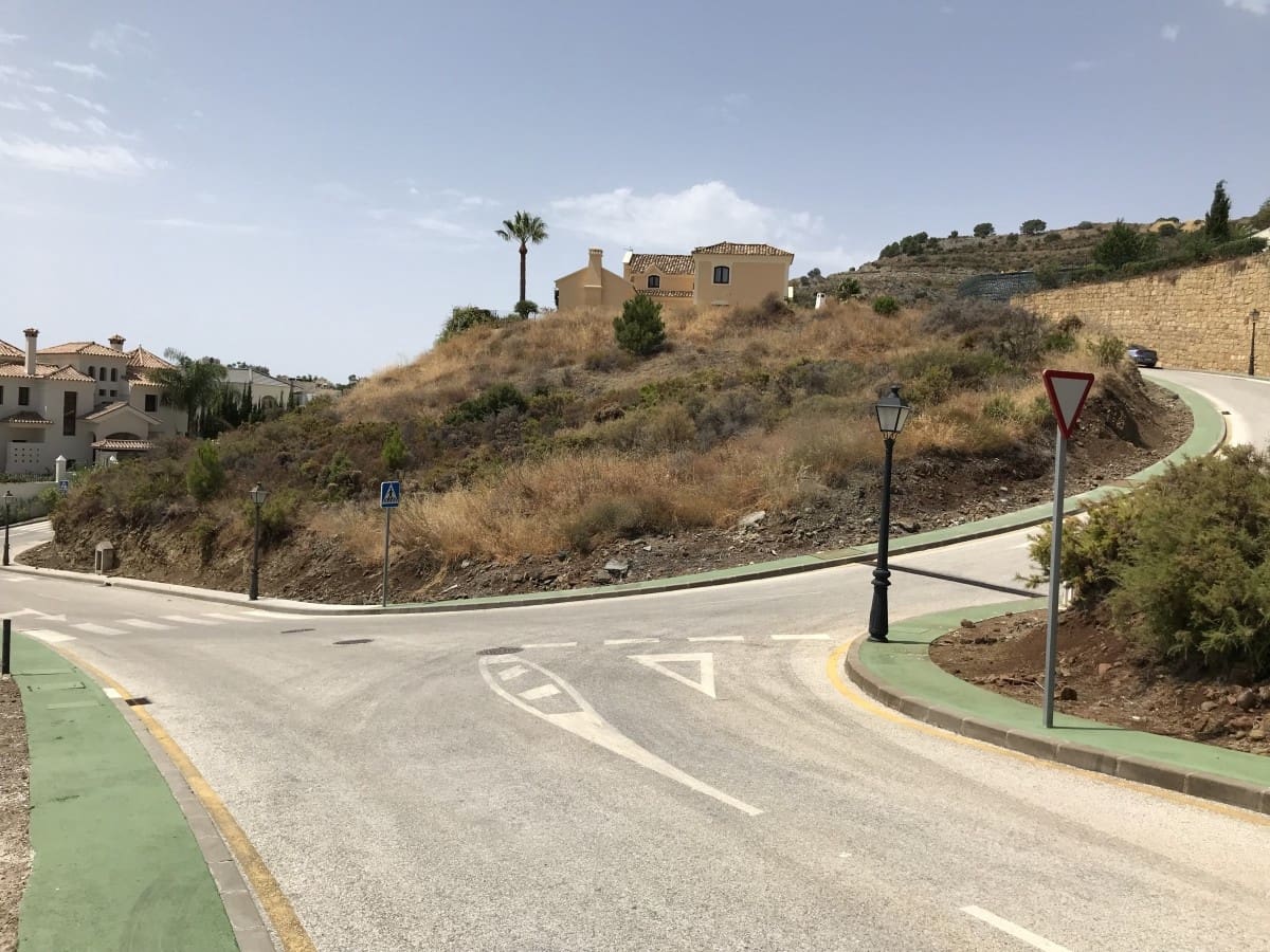 Building Plot for sale in Benahavis - € 460,000 (Ref: 9553589)