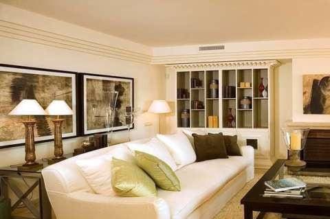 Apartamento de 3 habitaciones en Puerto Banus en venta con piscina - 900.000 € (Ref: 9553596)