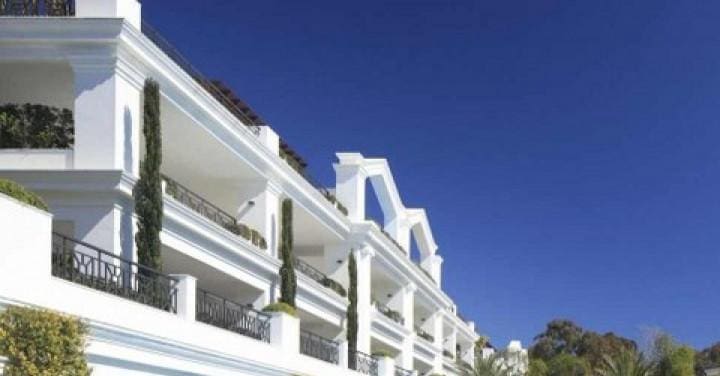 3 soverom Penthouse til salgs i Estepona med svømmebasseng garasje - € 2 150 000 (Ref: 9553598)