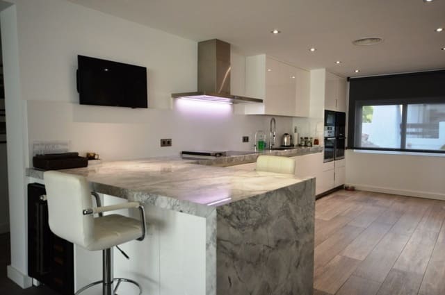 2 soverom Leilighet til salgs i Golden Mile, Marbella med svømmebasseng garasje - € 2 500 000 (Ref: 9553601)