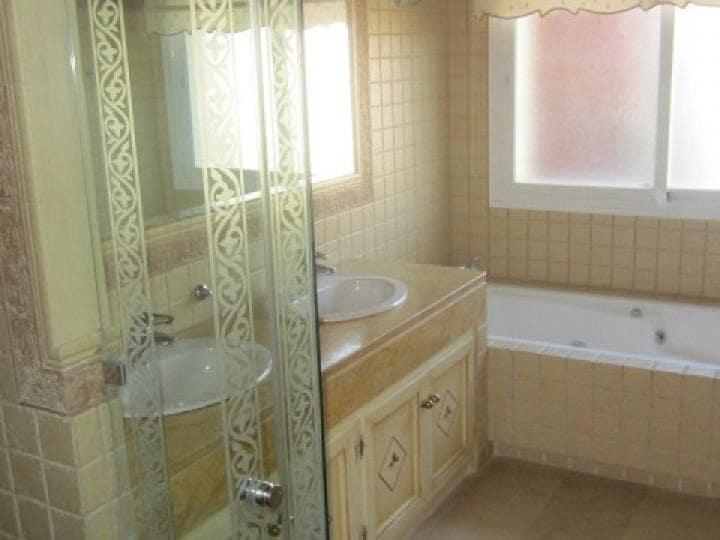 6 soveværelse Villa til salg i Marbella med swimmingpool - € 1.950.000 (Ref: 9553606)