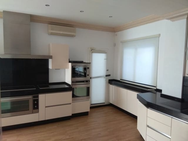 6 soveværelse Villa til salg i Marbella med swimmingpool - € 1.950.000 (Ref: 9553606)