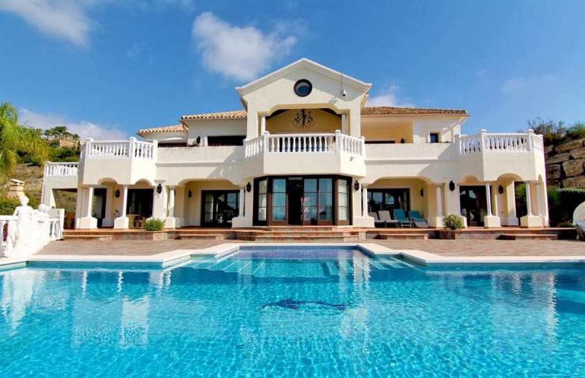 6 bedroom Villa for sale in Benahavis with pool garage - € 3,195,000 (Ref: 9553612)