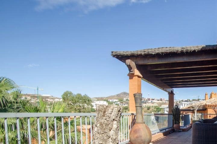 3 sovrum Takvåning till salu i Benahavis med pool garage - 459 000 € (Ref: 9553619)