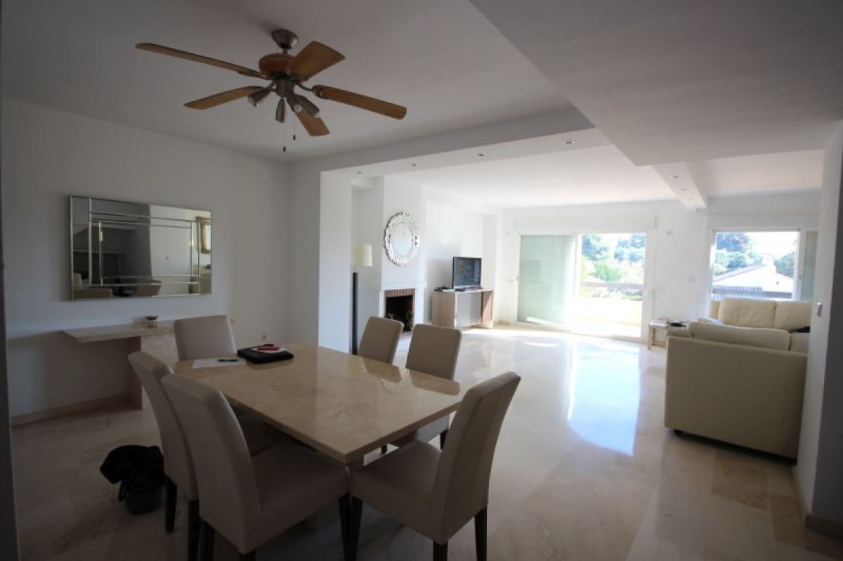 3 soveværelse Penthouse til salg i Marbella med swimmingpool garage - € 349.000 (Ref: 9553620)
