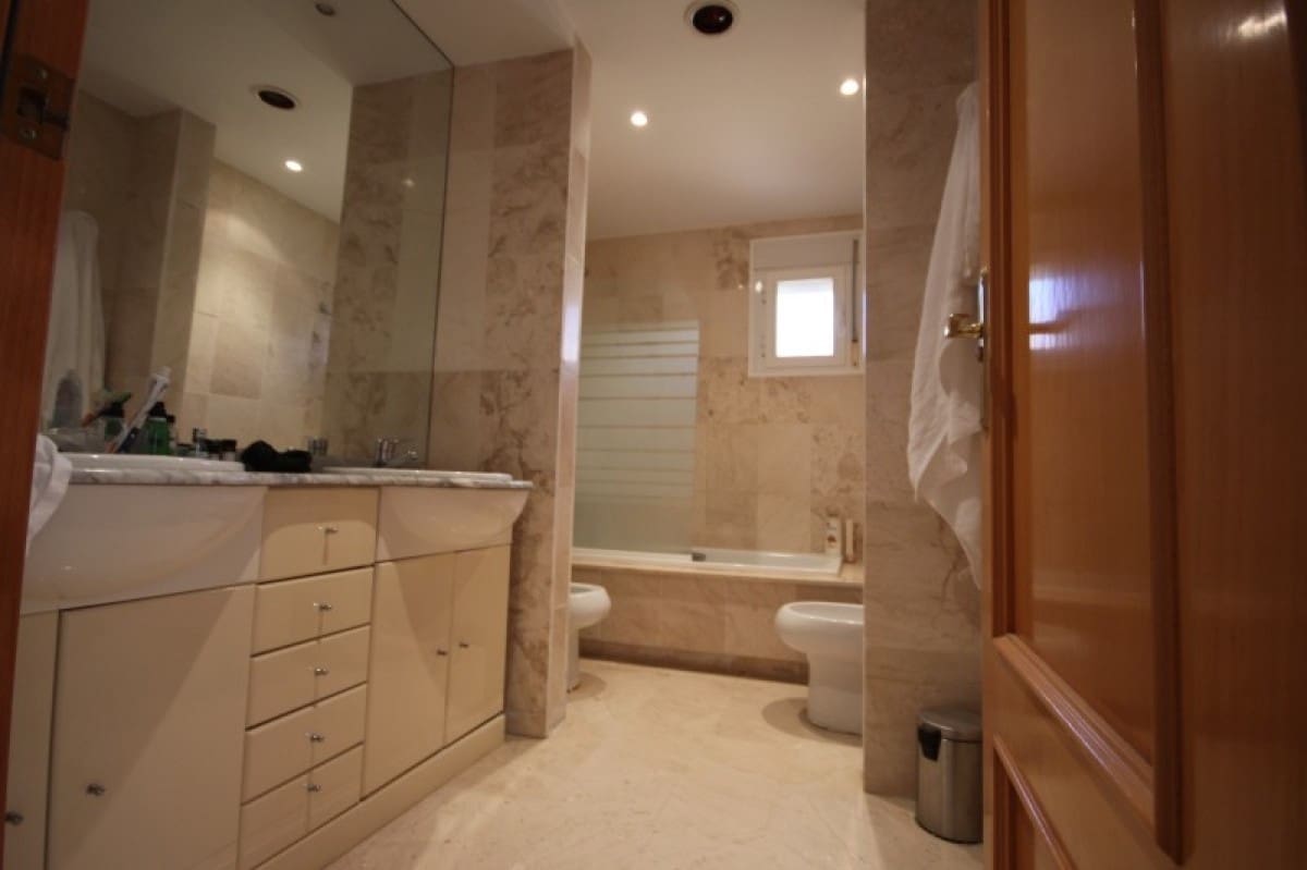 3 soveværelse Penthouse til salg i Marbella med swimmingpool garage - € 349.000 (Ref: 9553620)