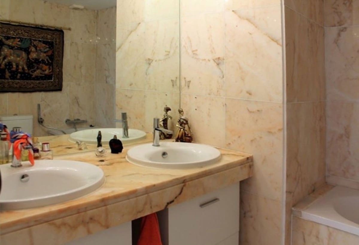 3 soveværelse Byhus til salg i Nueva Andalucia med swimmingpool - € 425.000 (Ref: 9553621)