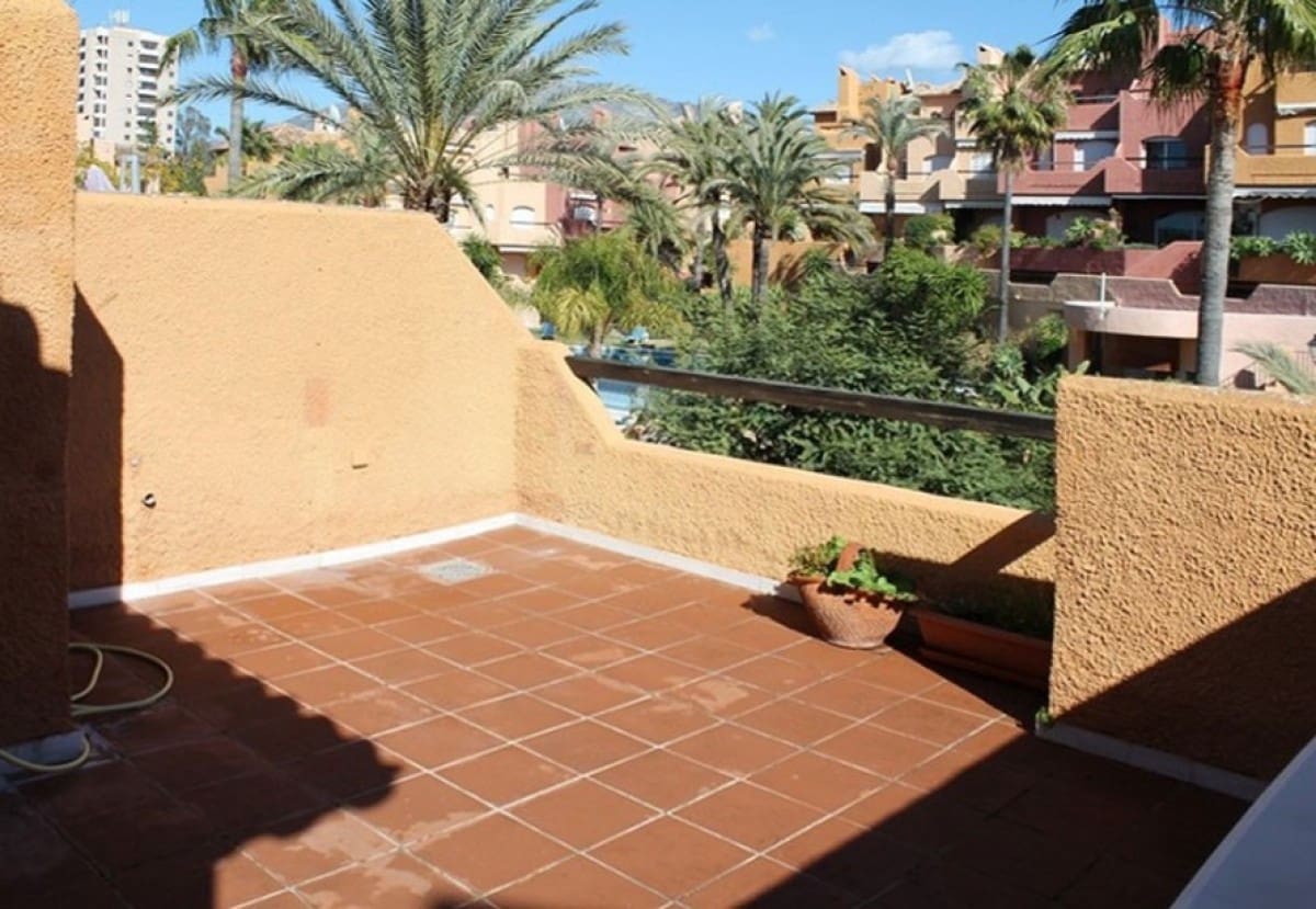 3 soveværelse Byhus til salg i Nueva Andalucia med swimmingpool - € 425.000 (Ref: 9553621)