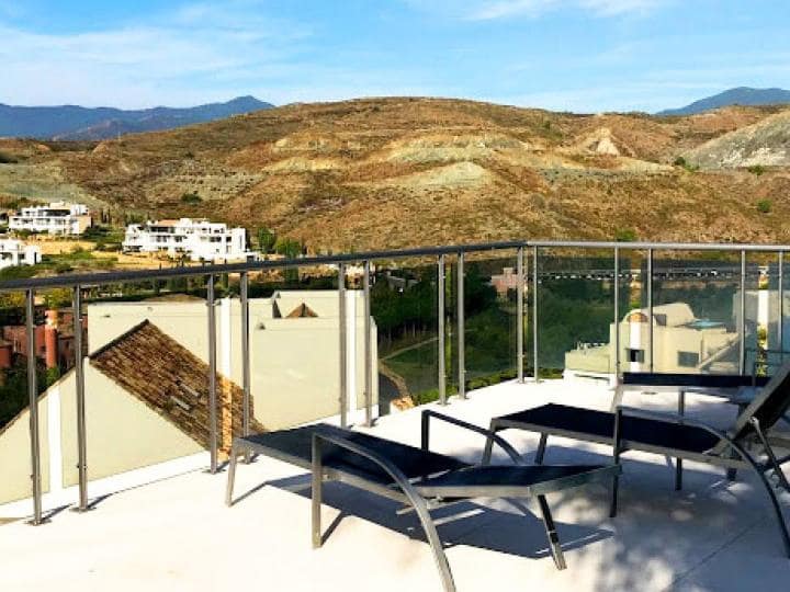 Apartamento de 2 habitaciones en Benahavís en venta con piscina garaje - 340.000 € (Ref: 9553625)