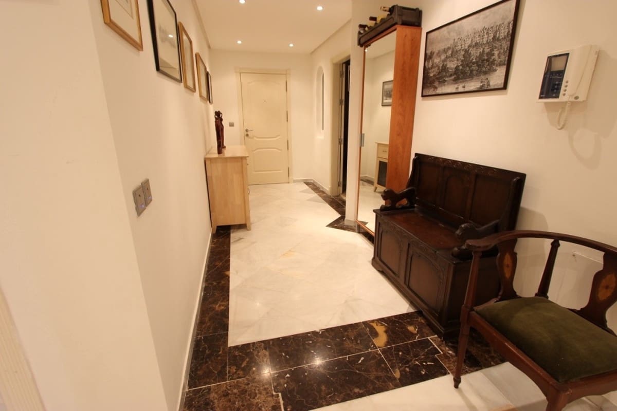 Apartamento de 3 habitaciones en Marbella en venta con piscina - 450.000 € (Ref: 9553633)