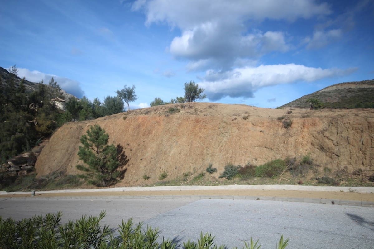Building Plot for sale in Benahavis - € 850,000 (Ref: 9553638)