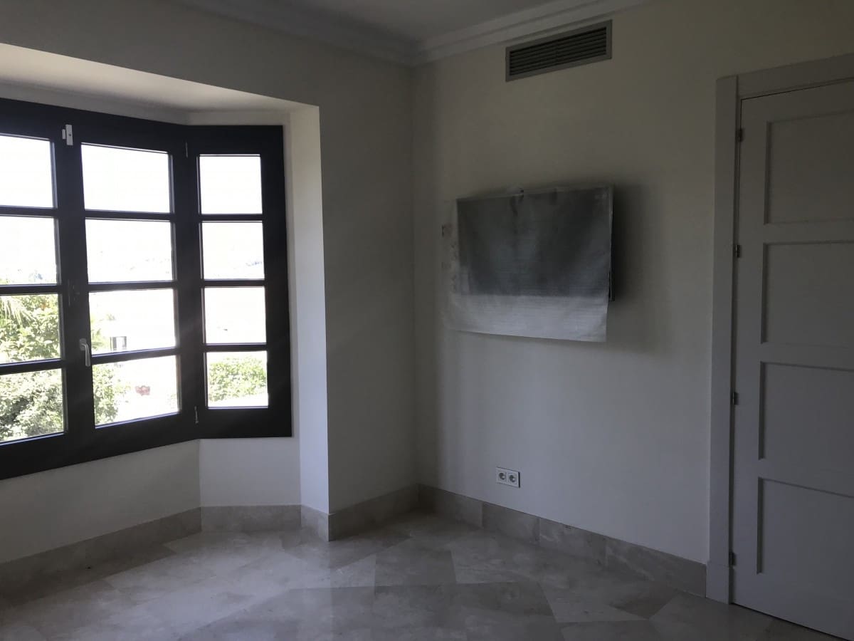 5 bedroom Villa for sale in Marbella with pool garage - € 2,350,000 (Ref: 9553641)