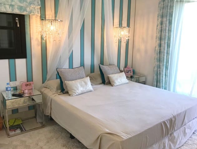 5 bedroom Villa for sale in Marbella with pool garage - € 2,350,000 (Ref: 9553641)