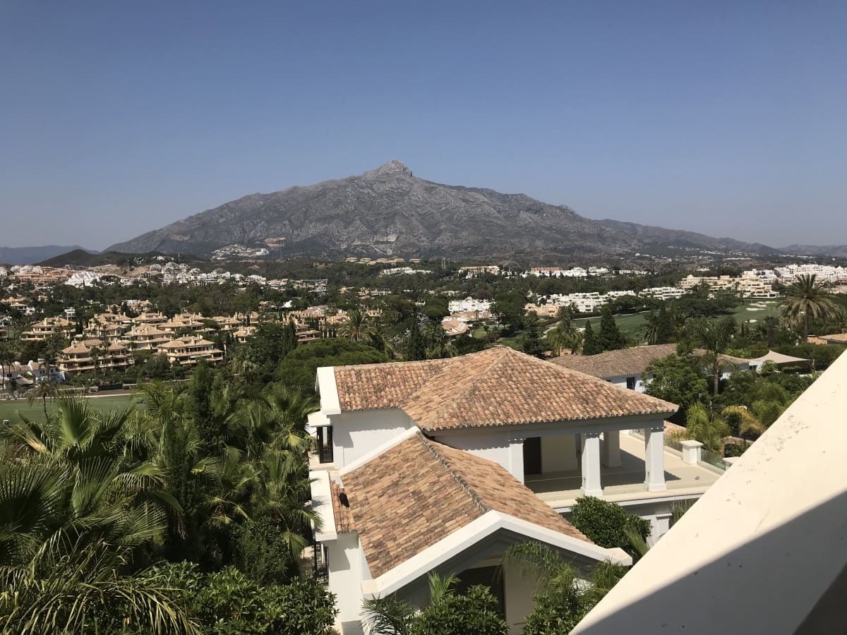 5 bedroom Villa for sale in Marbella with pool garage - € 2,350,000 (Ref: 9553641)