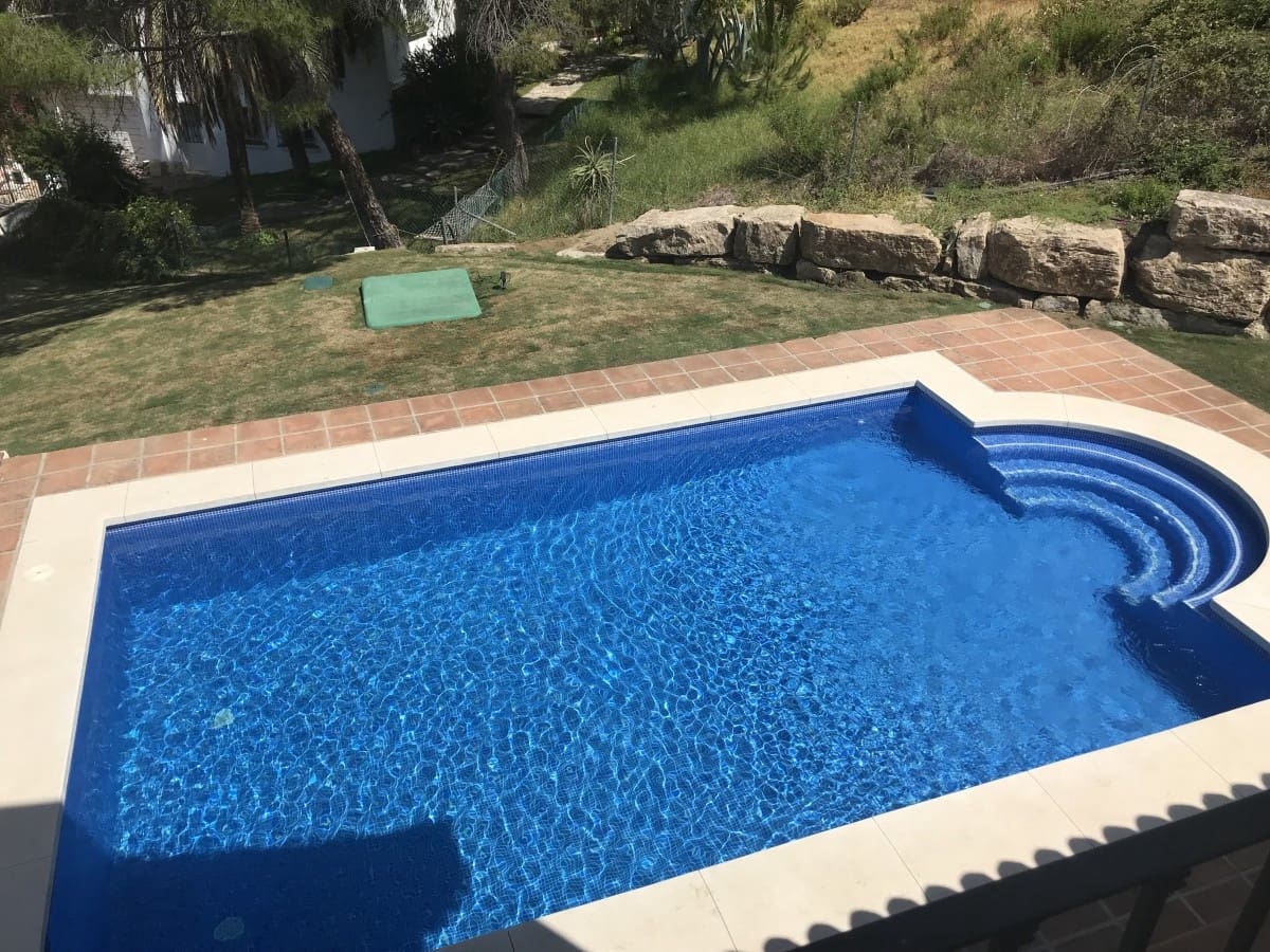 5 bedroom Villa for sale in Marbella with pool garage - € 2,350,000 (Ref: 9553641)