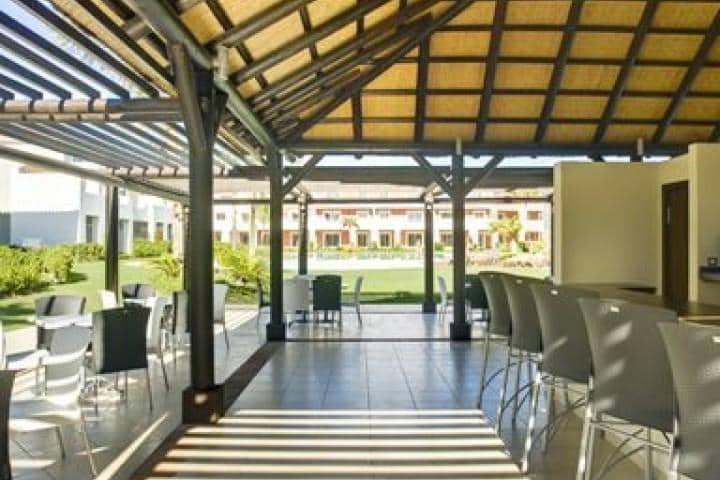 Apartamento de 2 habitaciones en Estepona en venta con piscina - 325.000 € (Ref: 9553645)