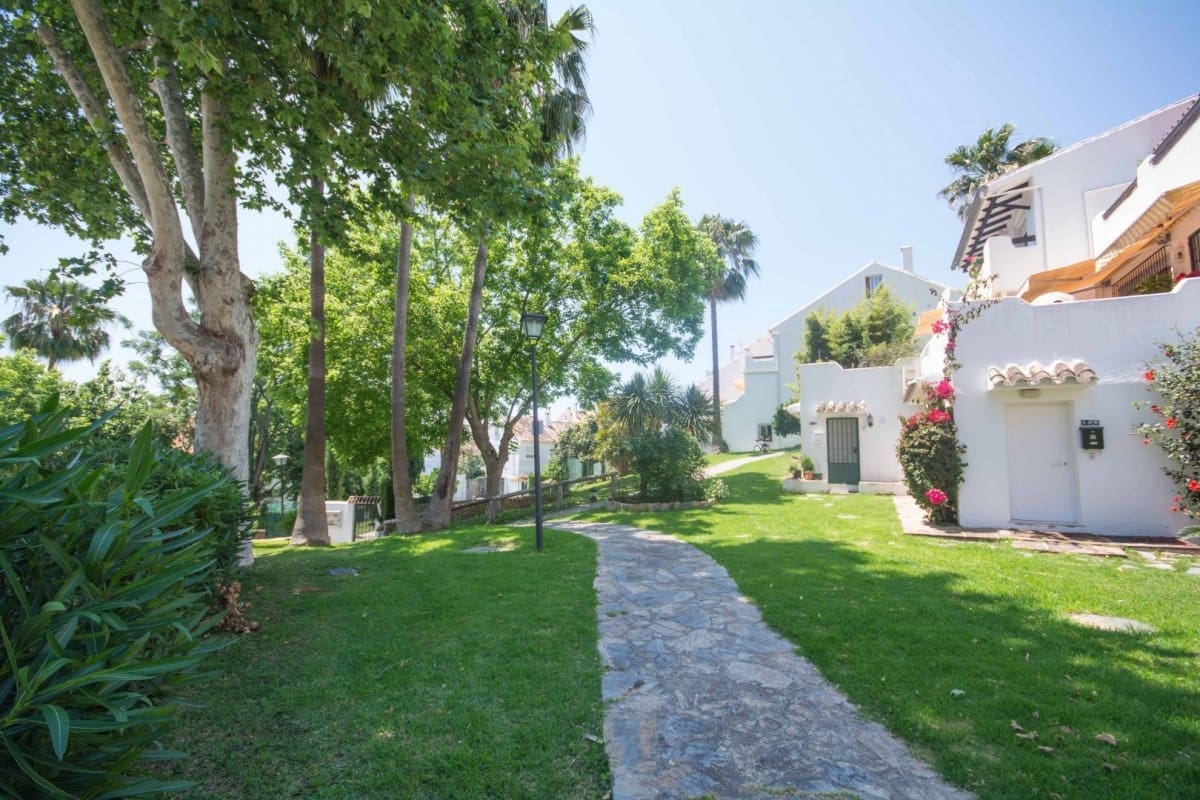 4 quarto Casa em Banda para venda em Marbella com piscina - 398 500 € (Ref: 9553649)