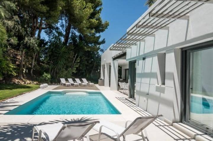 4 soveværelse Villa til salg i Marbella med swimmingpool - € 1.495.000 (Ref: 9553651)