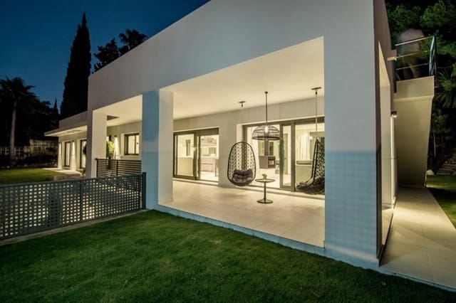 4 soveværelse Villa til salg i Marbella med swimmingpool - € 1.495.000 (Ref: 9553651)