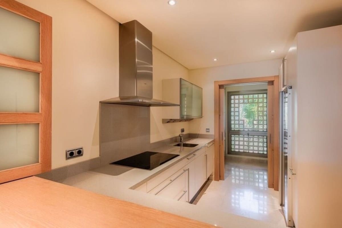 2 soveværelse Lejlighed til salg i Marbella med swimmingpool garage - € 895.000 (Ref: 9553660)