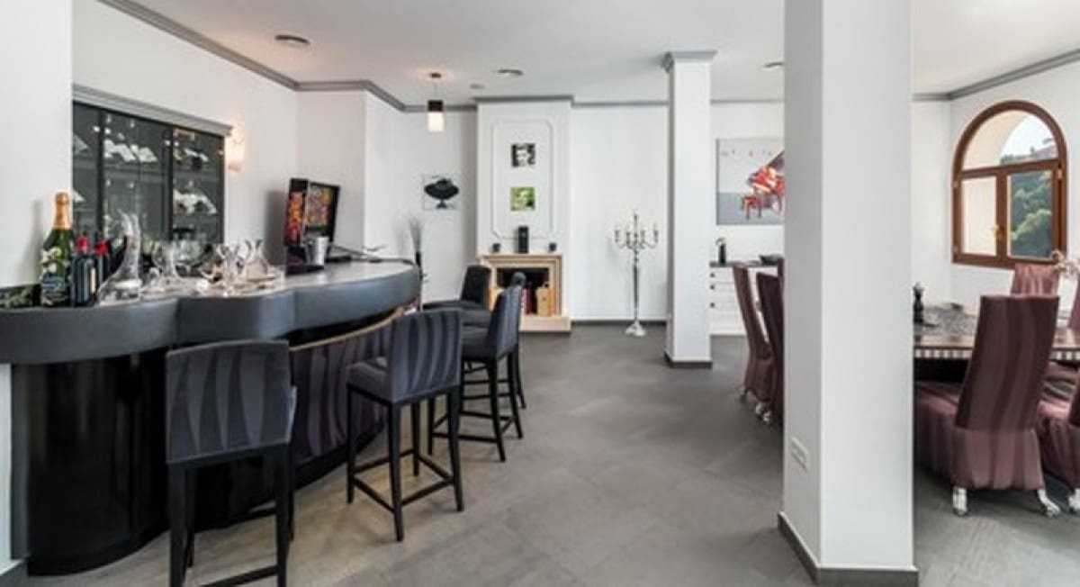 4 camera da letto Villa in vendita in Marbella con piscina - 1.875.000 € (Rif: 9553661)