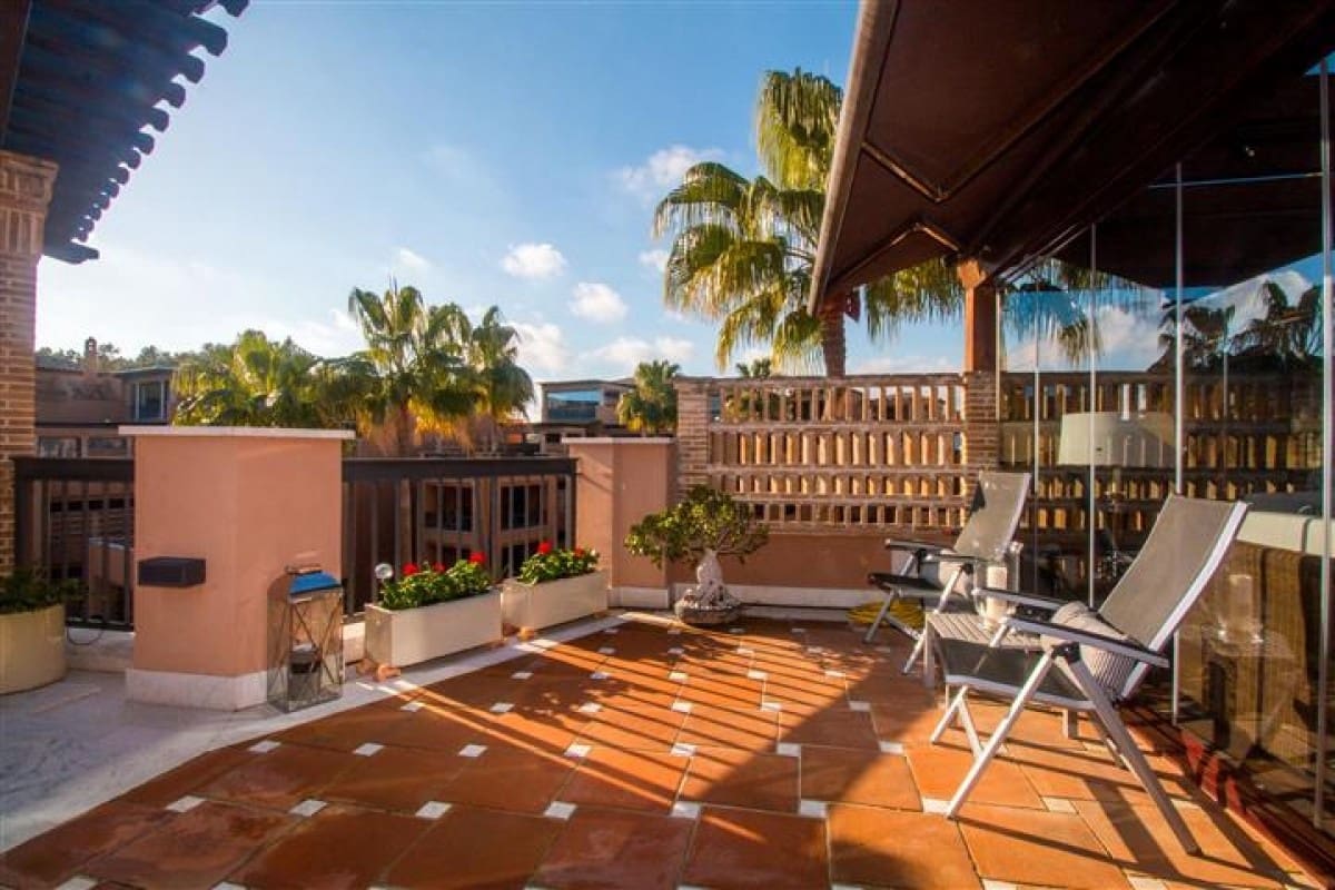 3 soveværelse Penthouse til salg i Marbella med swimmingpool garage - € 2.250.000 (Ref: 9553664)