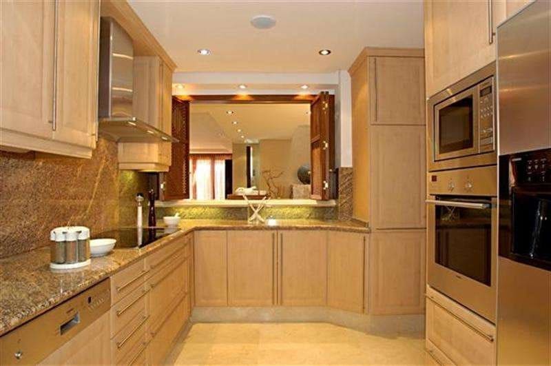 3 soveværelse Penthouse til salg i Estepona med swimmingpool - € 875.000 (Ref: 9553673)