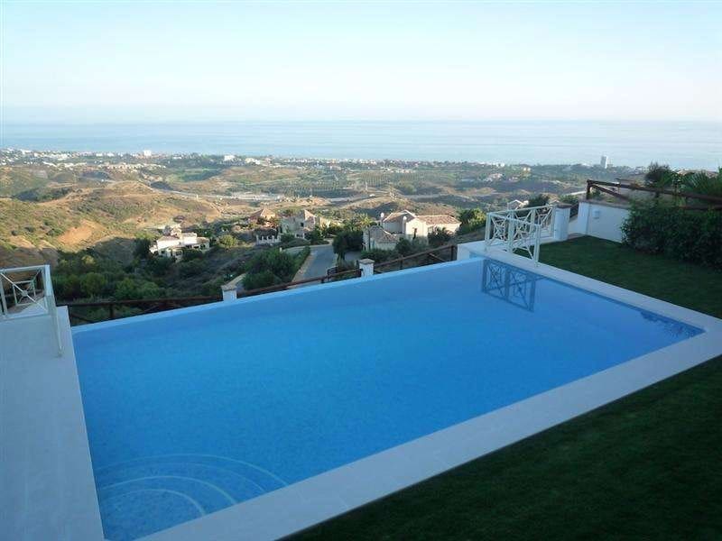 Chalet de 5 habitaciones en Marbella en venta con piscina garaje - 3.100.000 € (Ref: 9553676)