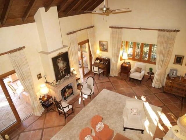 10 soveværelse Finca/Landehus til salg i Marbella med swimmingpool - € 2.600.000 (Ref: 9553677)