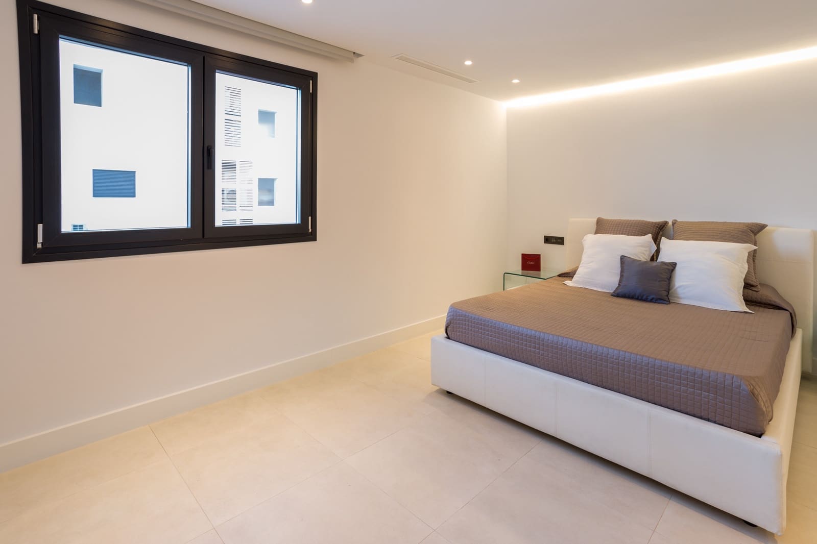 2 quarto Penthouse para venda em Puerto Banus com piscina garagem - 999 000 € (Ref: 9553706)