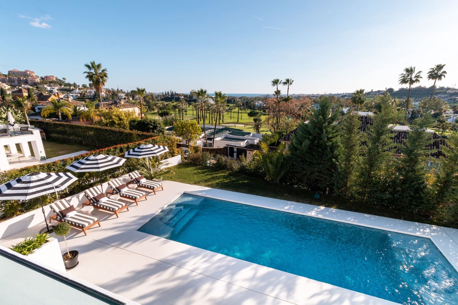 Chalet de 5 habitaciones en Nueva Andalucia en venta con piscina garaje - 3.995.000 € (Ref: 9553707)