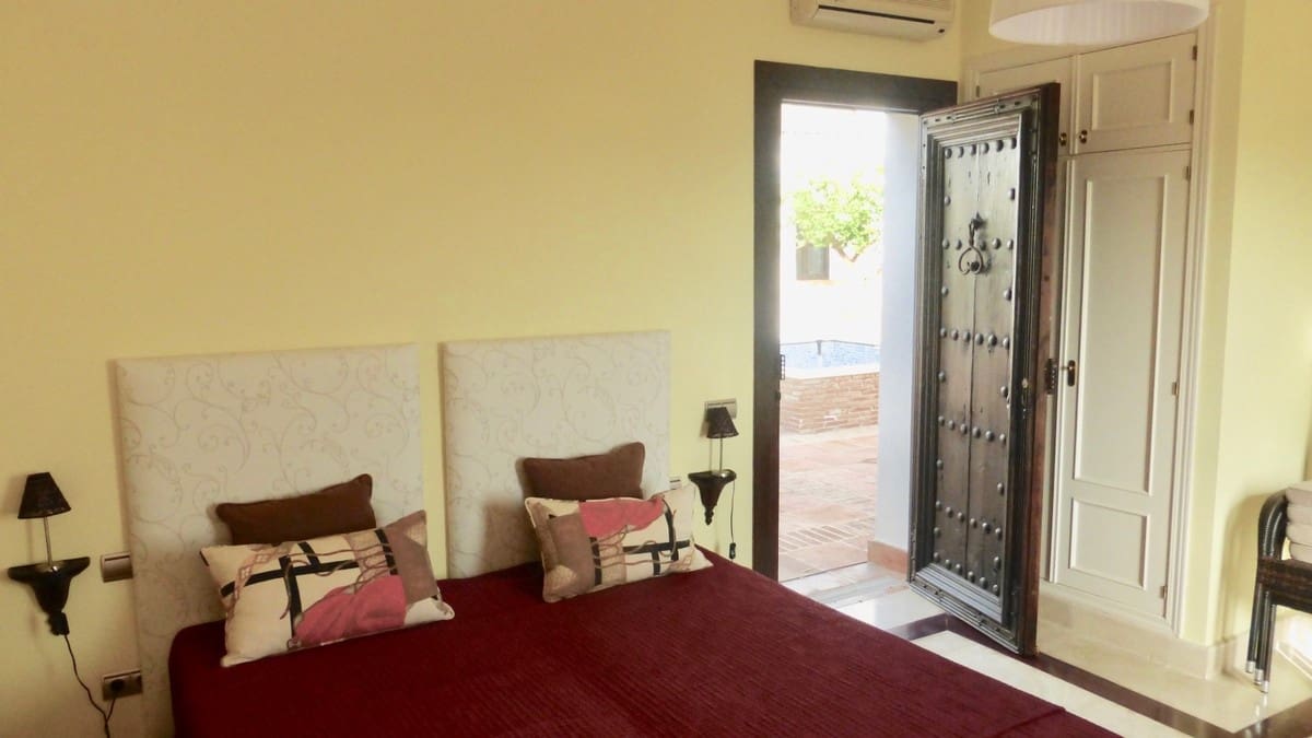 6 bedroom Villa for sale in Benahavis with pool garage - € 3,450,000 (Ref: 9553711)