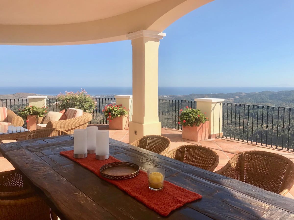 6 bedroom Villa for sale in Benahavis with pool garage - € 3,450,000 (Ref: 9553711)