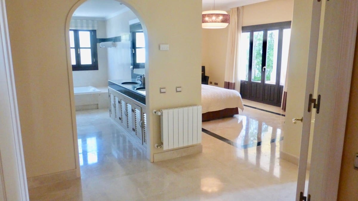 6 bedroom Villa for sale in Benahavis with pool garage - € 3,450,000 (Ref: 9553711)