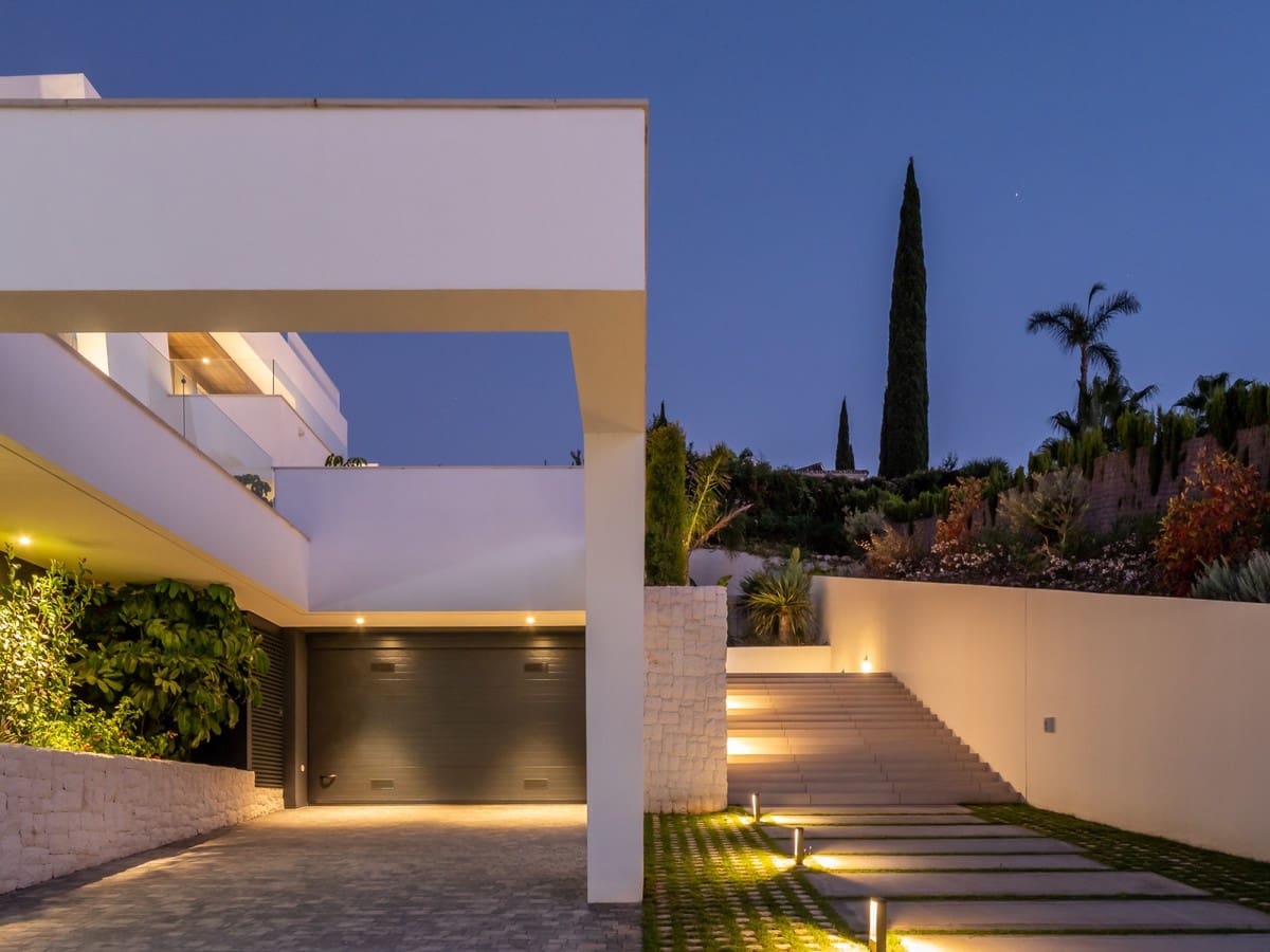 5 sypialnia Willa na sprzedaż w Nueva Andalucia z basenem garażem - 3 500 000 € (Ref: 9553713)