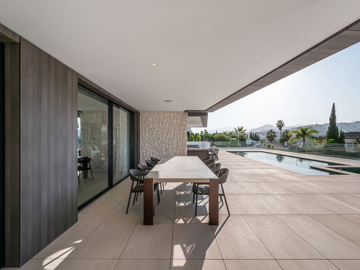 5 sypialnia Willa na sprzedaż w Nueva Andalucia z basenem garażem - 3 500 000 € (Ref: 9553713)