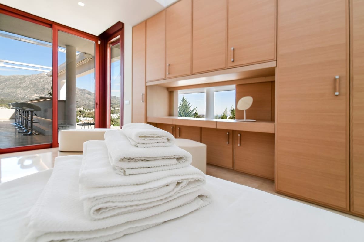 7 Zimmer Villa zu verkaufen in Nueva Andalucia mit Pool Garage - 4.400.000 € (Ref: 9553716)