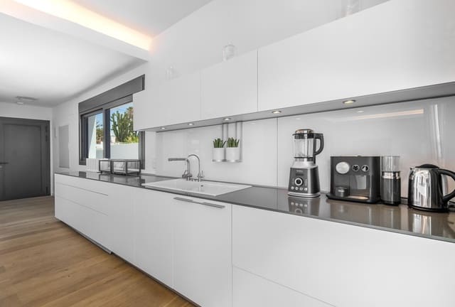 6 bedroom Villa for sale in Marbella with pool garage - € 6,500,000 (Ref: 9553717)