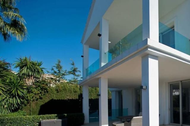 4 soverom Villa til salgs i Marbella med svømmebasseng garasje - € 1 995 000 (Ref: 9553731)