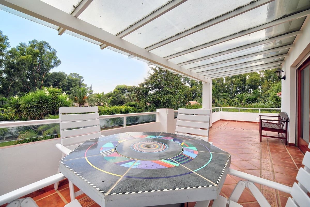 5 sovrum Villa till salu i Estepona med pool garage - 2 250 000 € (Ref: 9553736)