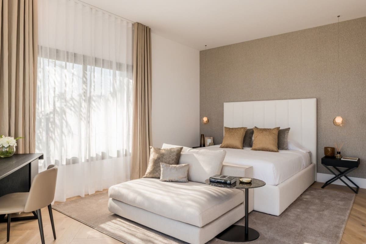 4 slaapkamer Villa te koop in El Paraiso met zwembad garage - € 3.650.000 (Ref: 9553765)