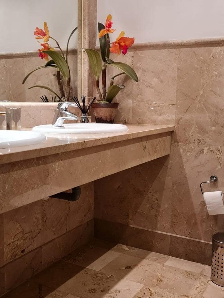 2 sypialnia Apartament na sprzedaż w Nueva Andalucia z basenem garażem - 385 000 € (Ref: 9553773)