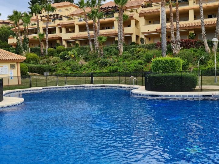 2 sypialnia Apartament na sprzedaż w Nueva Andalucia z basenem garażem - 385 000 € (Ref: 9553773)