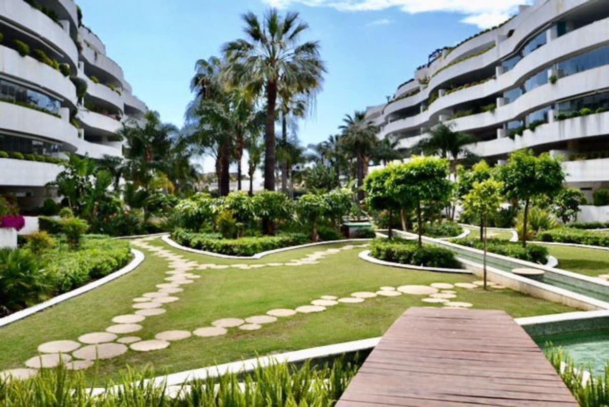 4 Zimmer Apartment zu verkaufen in Marbella mit Pool Garage - 1.155.000 € (Ref: 9553789)