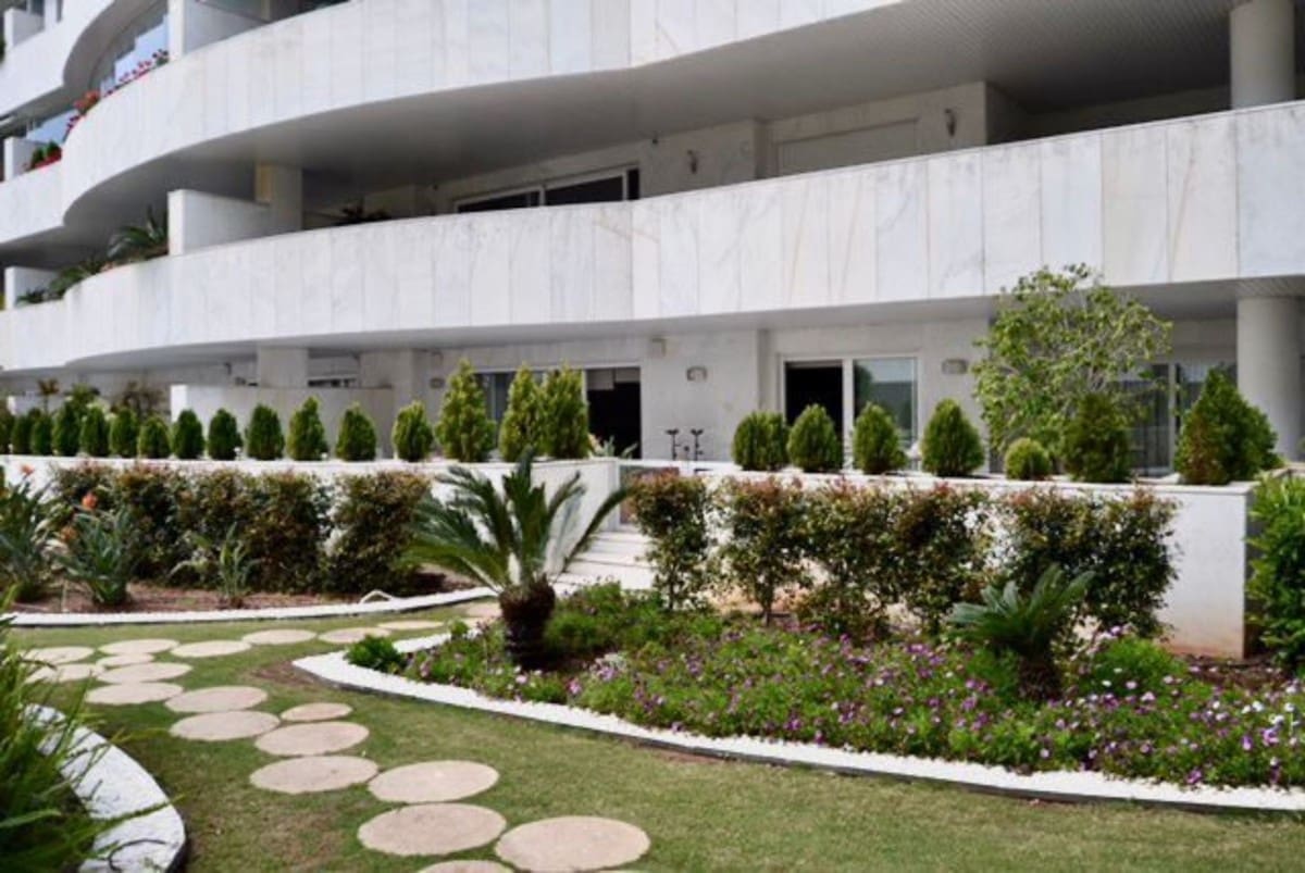 4 Zimmer Apartment zu verkaufen in Marbella mit Pool Garage - 1.155.000 € (Ref: 9553789)