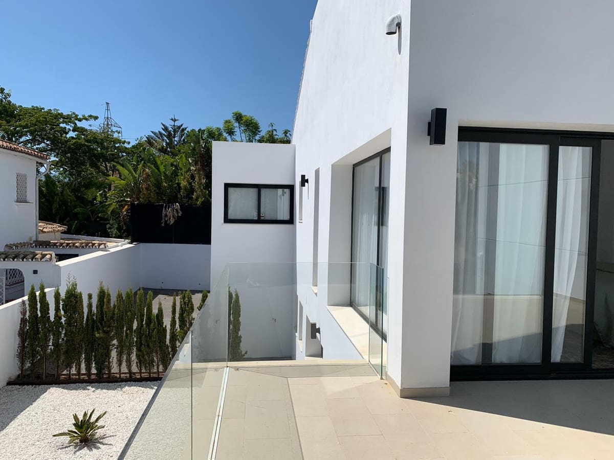 4 Zimmer Villa zu verkaufen in San Pedro de Alcantara mit Pool Garage - 1.499.000 € (Ref: 9553800)