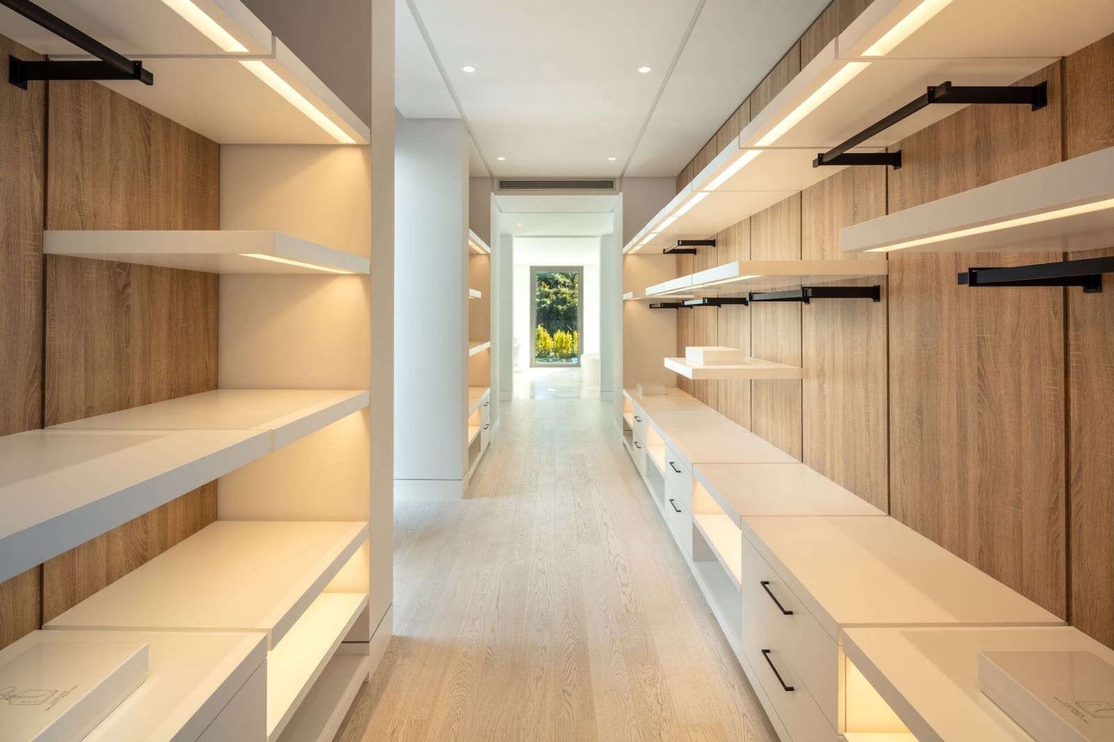 6 bedroom Villa for sale in Marbella with pool garage - € 4,500,000 (Ref: 9553809)