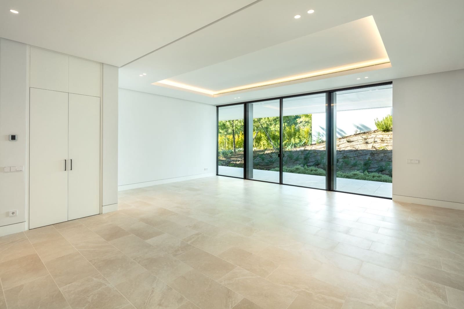 6 bedroom Villa for sale in Marbella with pool garage - € 4,500,000 (Ref: 9553809)