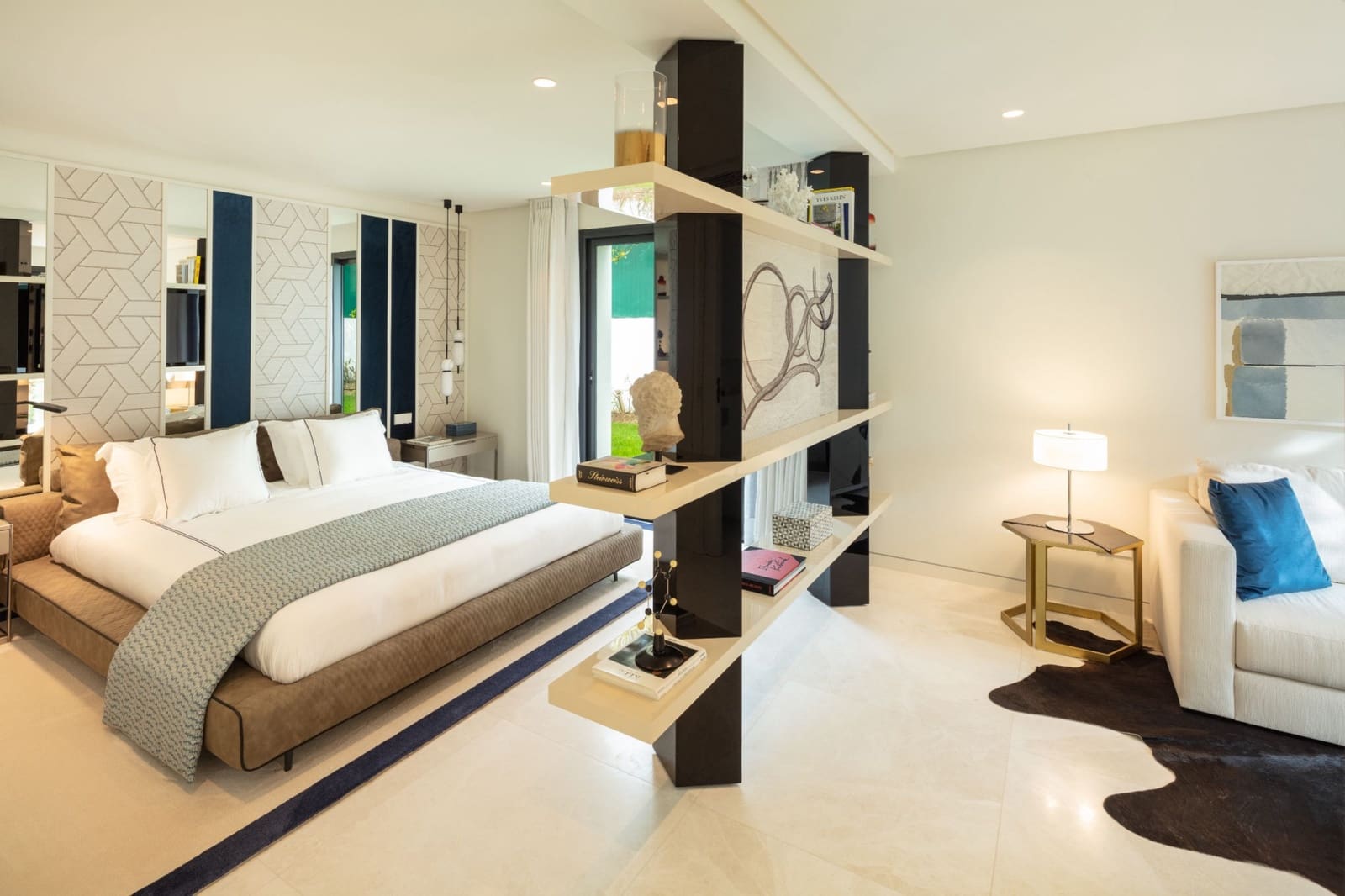 4 bedroom Villa for sale in Marbella with pool garage - € 4,695,000 (Ref: 9553812)